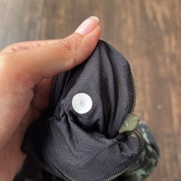 Lululemon Stop at Nothing Crops Full-On Luxtreme Fleur Sombre Desert Olive 6 - Picture 3 of 5